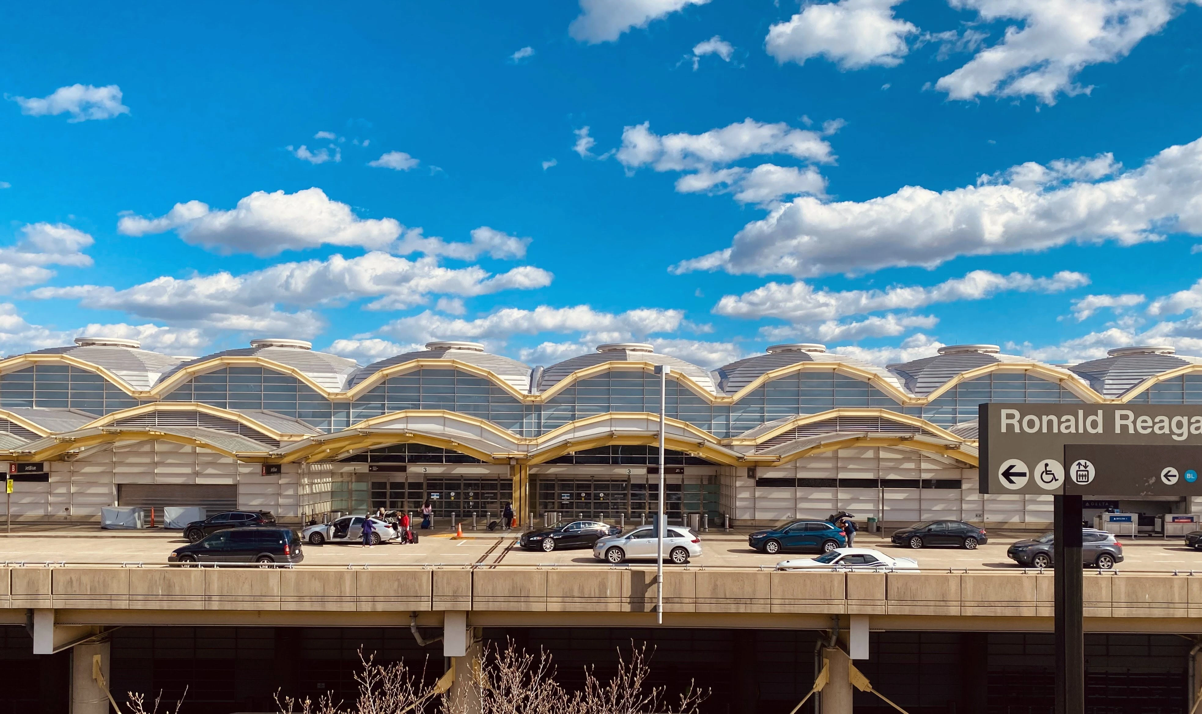 reagan-national-airport-parking-dca.com logo